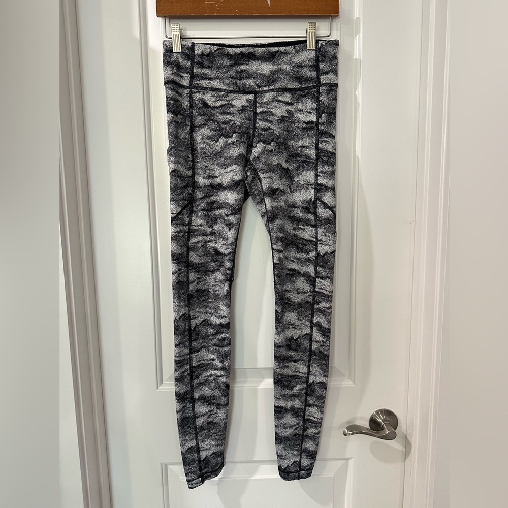 Lululemon leggings size 6